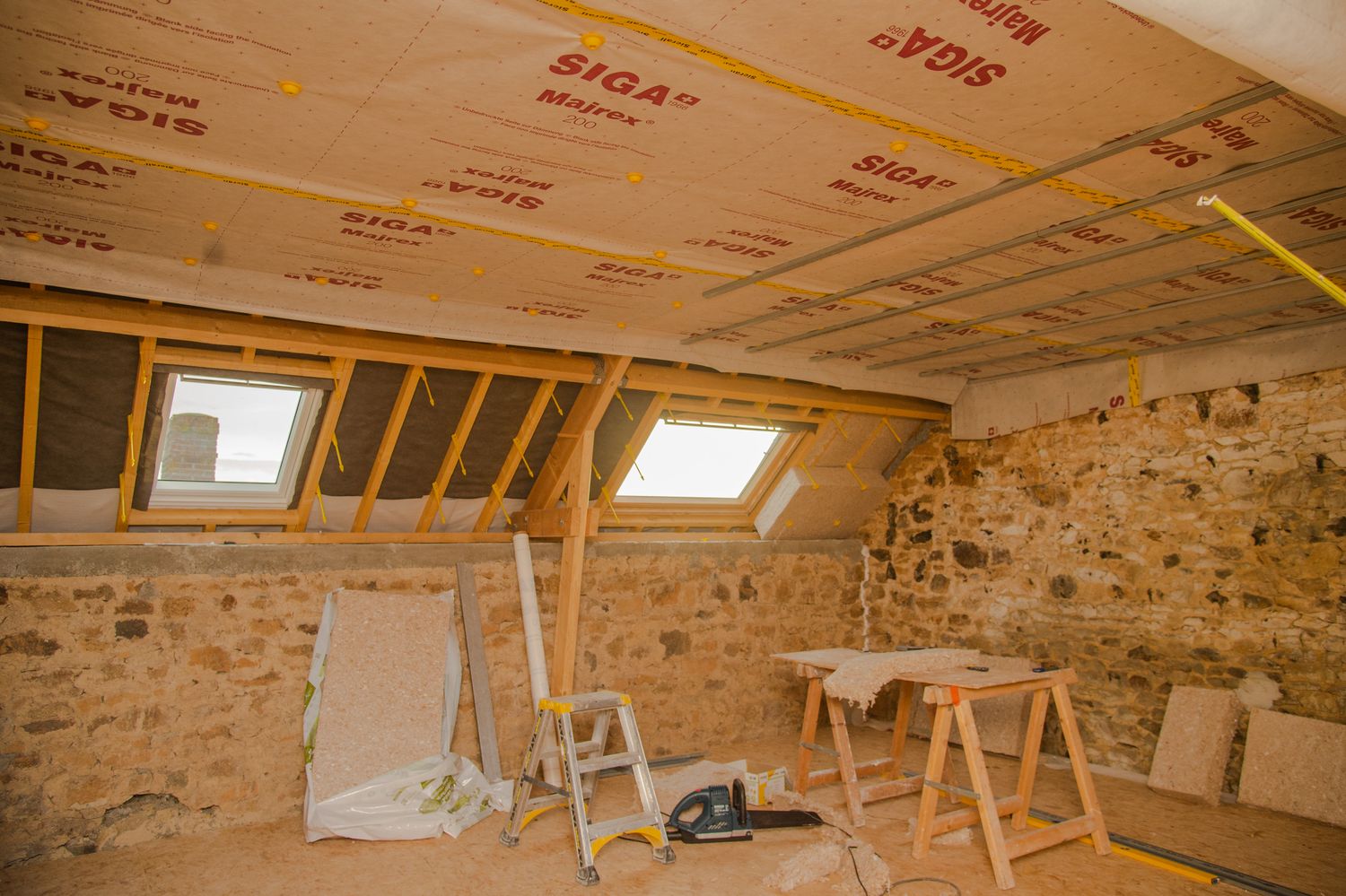 Isolation de toiture à Condé-en-Normandie : combles et extérieur